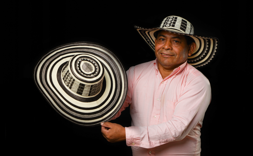 Artesano Reinel Mendoza - Tejeduría Zenú Artesano Reinel Mendoza - Tejeduría Zenú