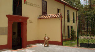 <p>Invitaci&oacute;n p&uacute;blica para adquirir equipos</p>