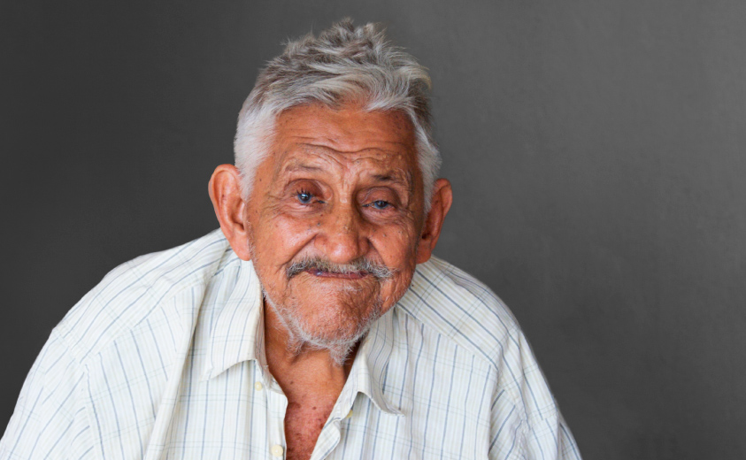 Artesano joyero Simón Villanueva