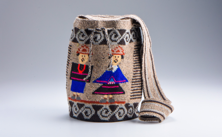 Mochila misak Arte Misak, ganadores de la Medalla a la Maestría Artesanal
