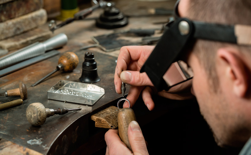 Curso de joyería: técnicas de acabados de superficie Curso de joyería: técnicas de acabados de superficie