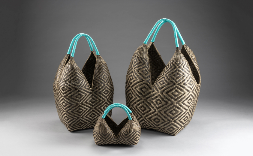 Artesanías de colombia en la feria de diseño de medellín