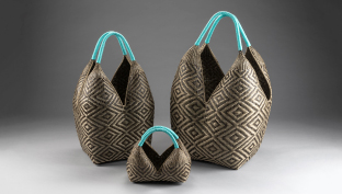 Artesanías de colombia en la feria de diseño de medellín