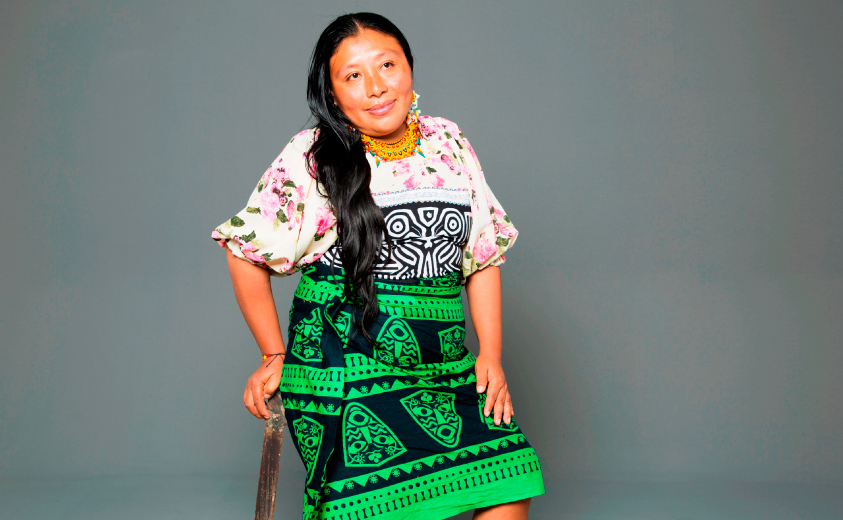 Artesana Rosmery Uribe. de Asoimola Artesanía colombiana en International Folk Art Market