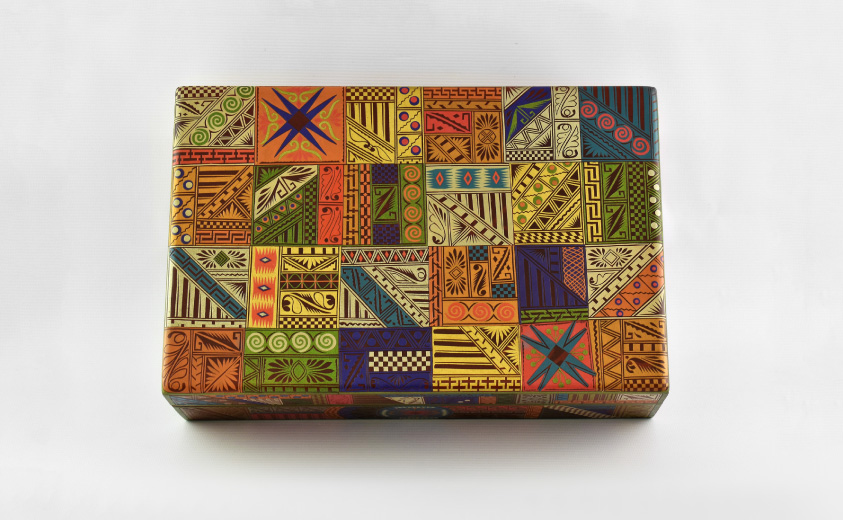 Caja decorada con resina de mopa mopa