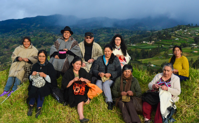 Foto de artesanas pertenecientes al taller Mutecypa