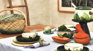 Mesa con artesanías elaboradas en Antioquia, Boyacá, Nariño y Tolima