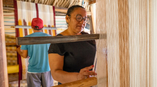 Foto de la maestra artesana Damaris Buelvas de San Jacinto, Bolívar