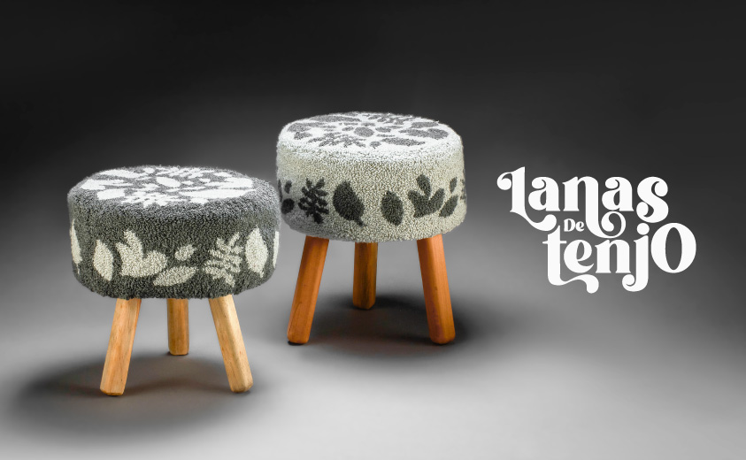 Foto de dos butacos elaborados por el taller Lanas de Tenjo en la técnica punch needle
