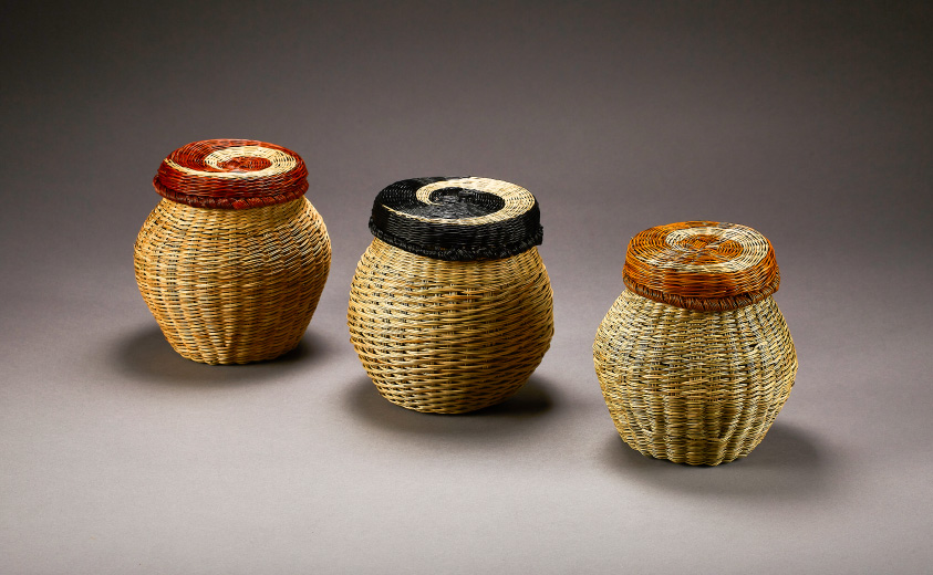 Foto de tres cestos artesanales