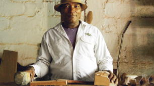 Foto del artesano José Félix Murillo