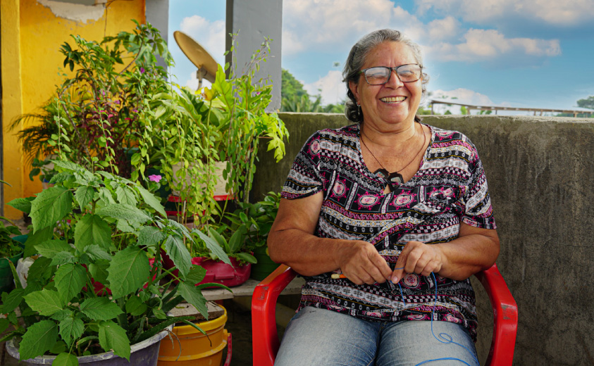 Integrante de la organización Mujeres Tejiendo Vida Integrante de la organización Mujeres Tejiendo Vida