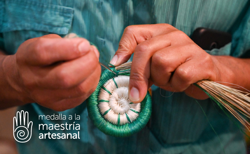 Detalle de la técnica de cestería en rollo Detalle de la técnica de cestería en rollo
