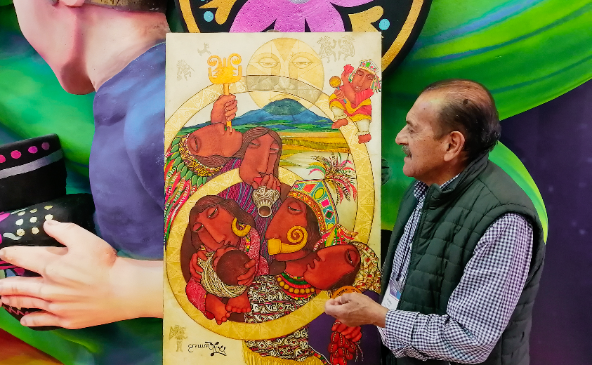 Artesano contemplando su obra