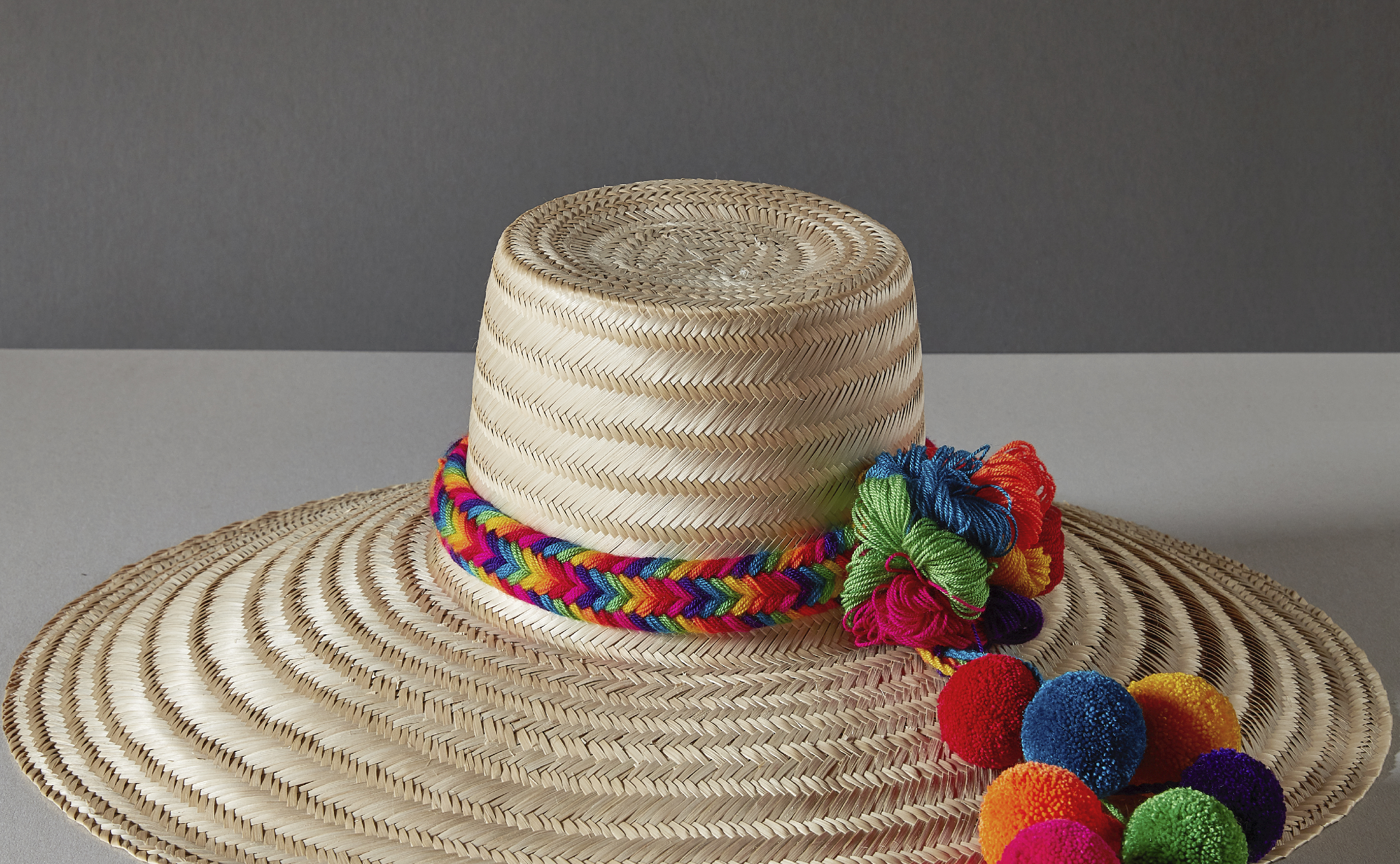 Artesanos colombianos en folk art market