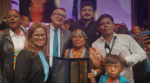 Artesanías de Colombia posiciona a una artesana como mujer ejemplar en el país