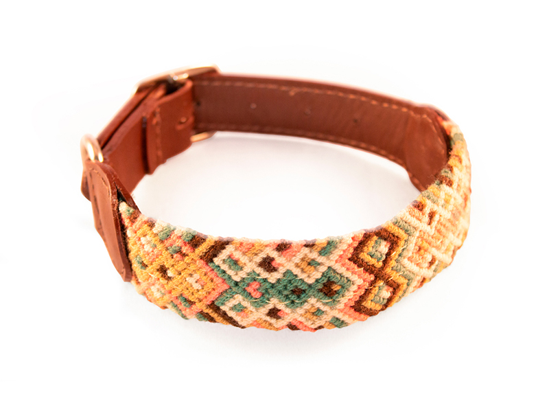 Collar talla M diseño único  Collares artesanales, con diseños únicos hechos por nuestros artesanos Wayuu, según su inspiración. Hecho a mano.
Diferentes tallas para perros de todas las razas.  (S, M, L y XL).